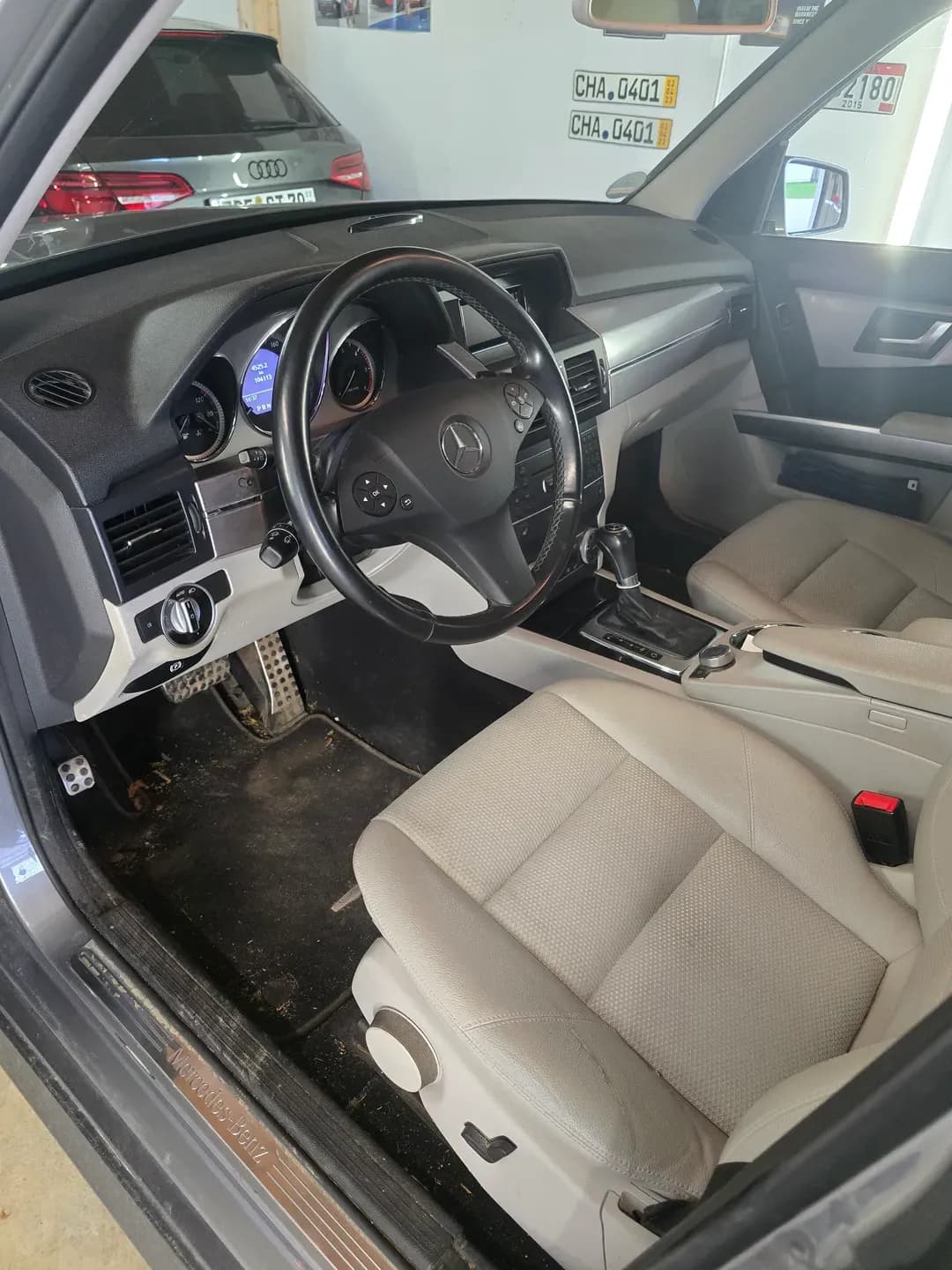 Intensive Cockpit-Pflege Vorher